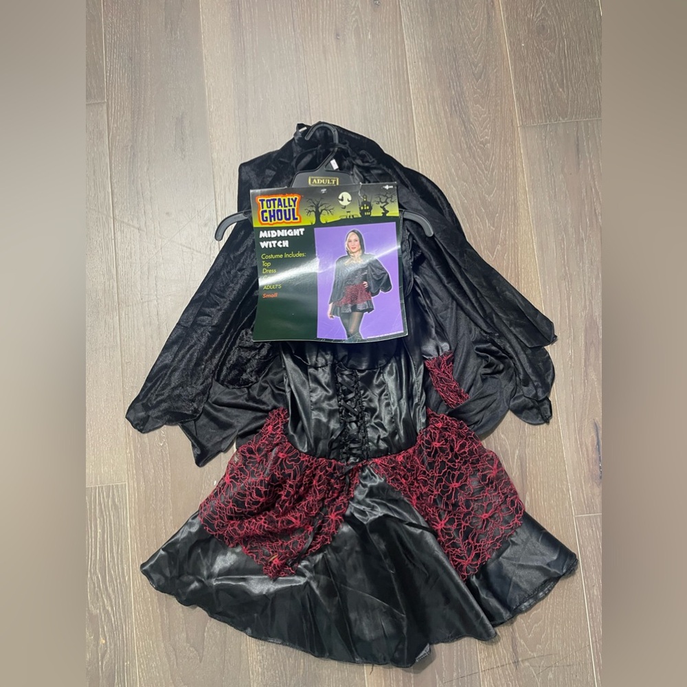 Totally Ghoul Midnight Witch adult costume. NWT small(hs)